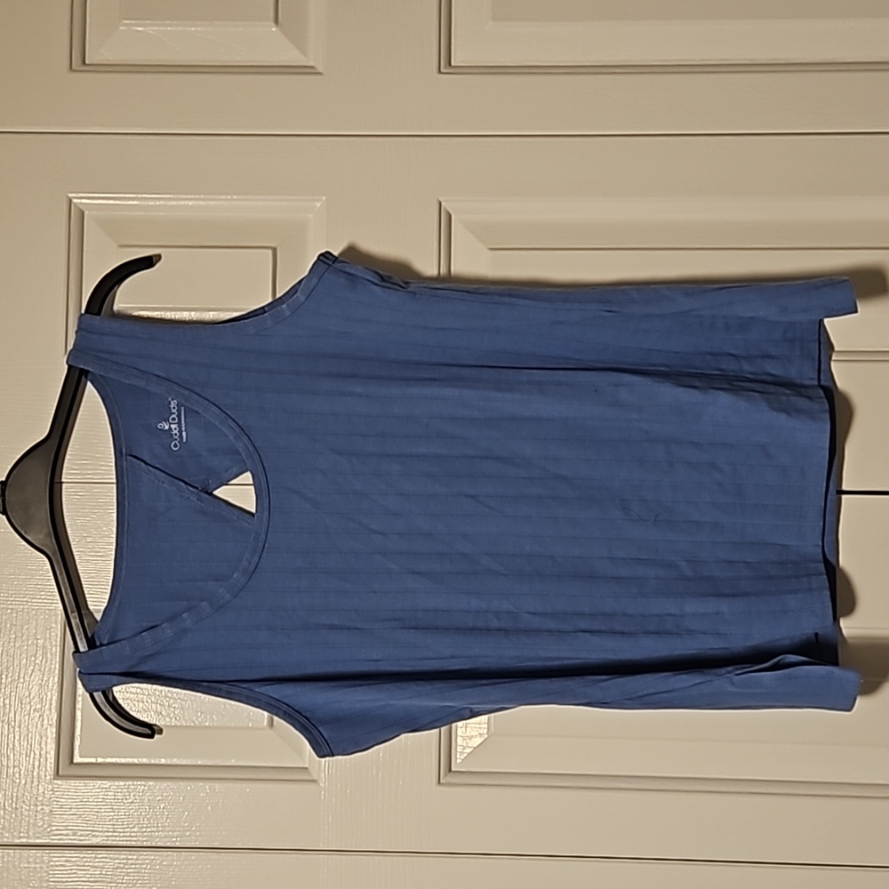 💖$5 add to bundle NWOT blue tank top with open back💖